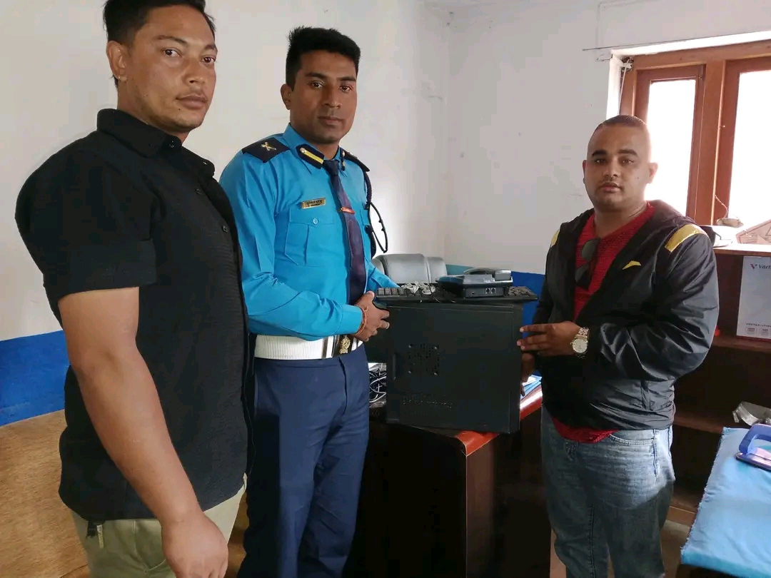 लोकतान्त्रिक खेलकुद संघ काभ्रेद्वारा जिल्ला ट्राफिक कार्यालयलाई सहयोग