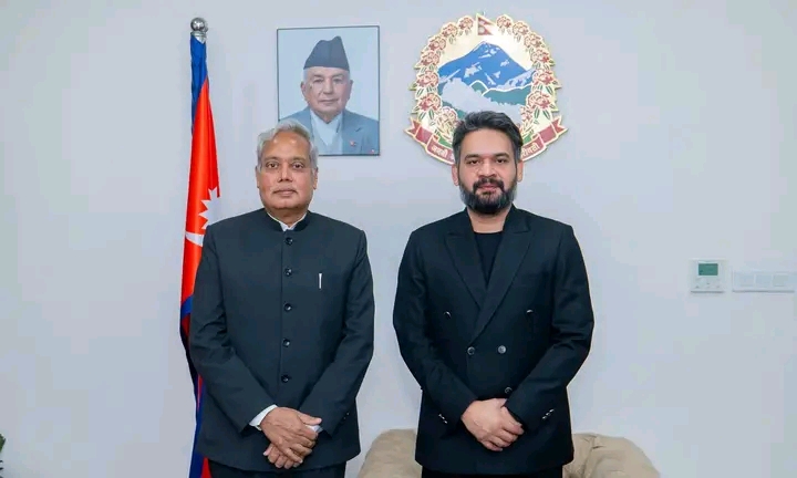 भारतीय राजदूतसँग प्रधानमन्त्रीको भेटवार्ता, कालो चस्मा हटाएर फोटो खिचाए