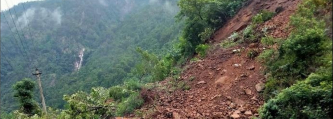 रोशीमा पहिरोमा परी एक महिलाको मृत्यु