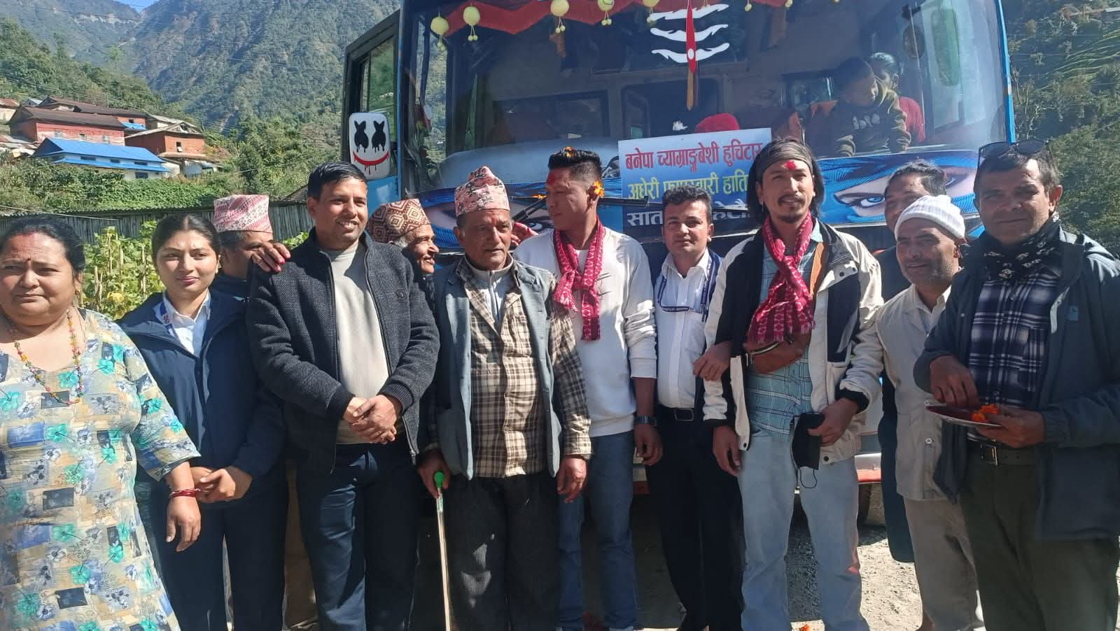 बनेपाबाट च्याम्राङबेसी हुँदै हेटौडा बस सरर